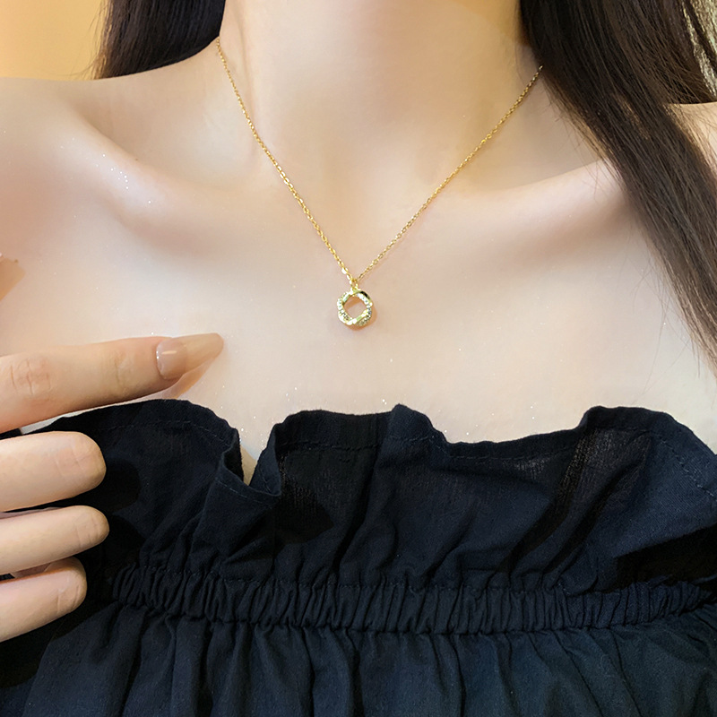 Korean exquisite micro-inlaid circular pendant necklace, women's ins style, high-end design sense collarbone chain, Internet celebrity necklace wholesale Specification drawing