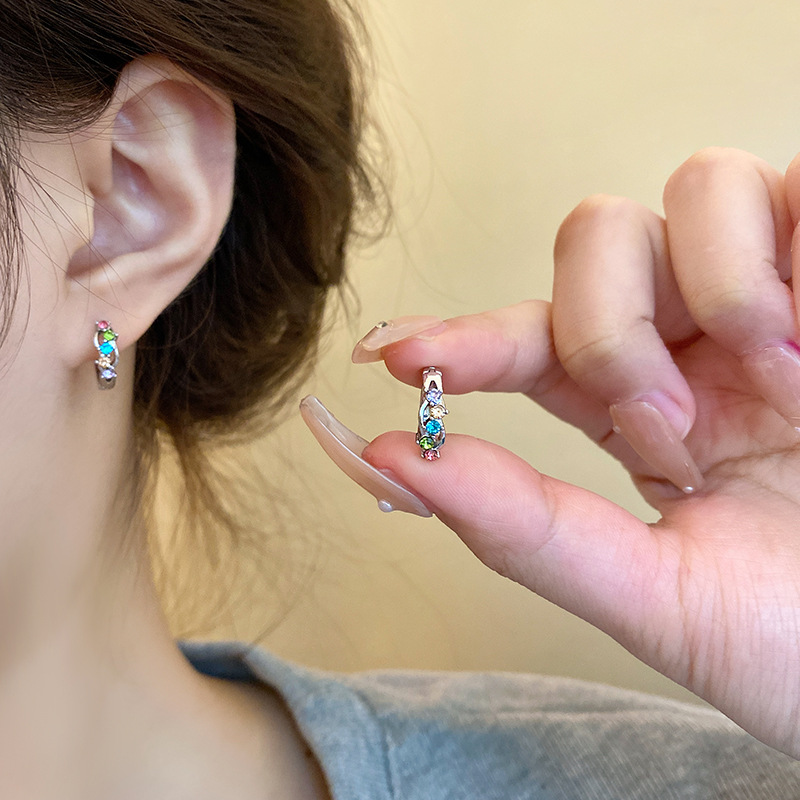 Sweet and cool style, exquisite and small colorful earrings, new high-end and elegant stud earrings for women in 2023, personalized and best-selling earrings Application Scenario