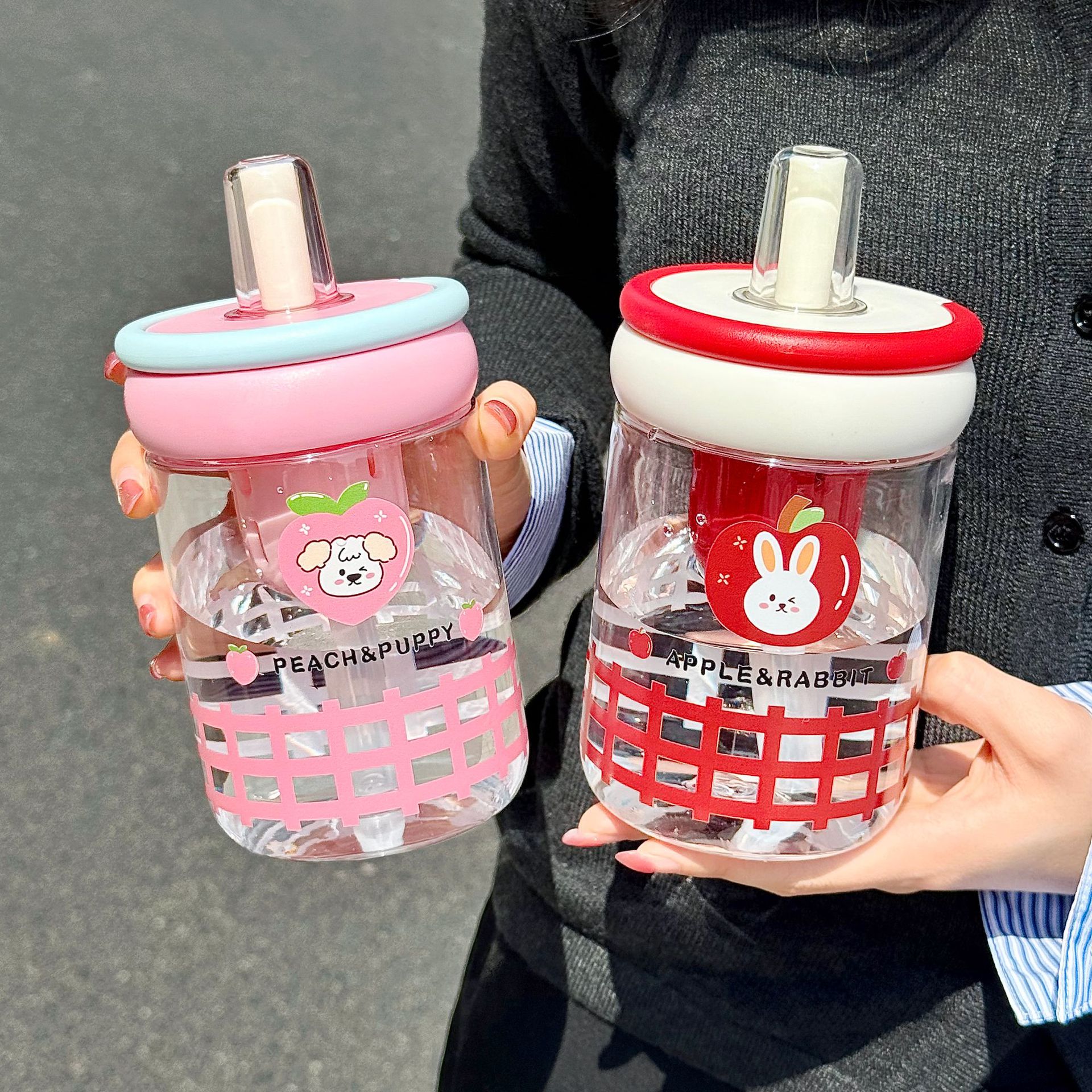 Carrying ring cartoon water cup, portable and anti-drop for girls, student straw cup, high appearance level, cute and leak-proof, summer plastic cup full figure