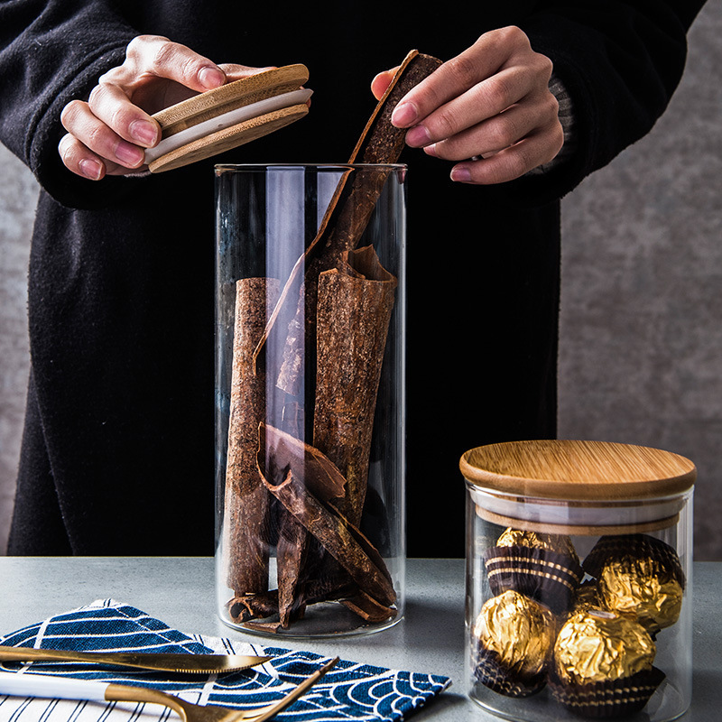 Bamboo and wood lid heat-resistant glass storage jar, sealed jar, storage bottle, seasoning jar, tea jar, dried fruit jar, storage bottle Application Scenario