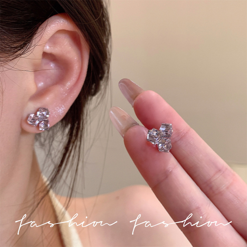 Super Flash Purple Square Crystal Geometric Square Three-dimensional Ear studs for Women 2025 New Spring Light Luxury and niche design style earrings details Picture