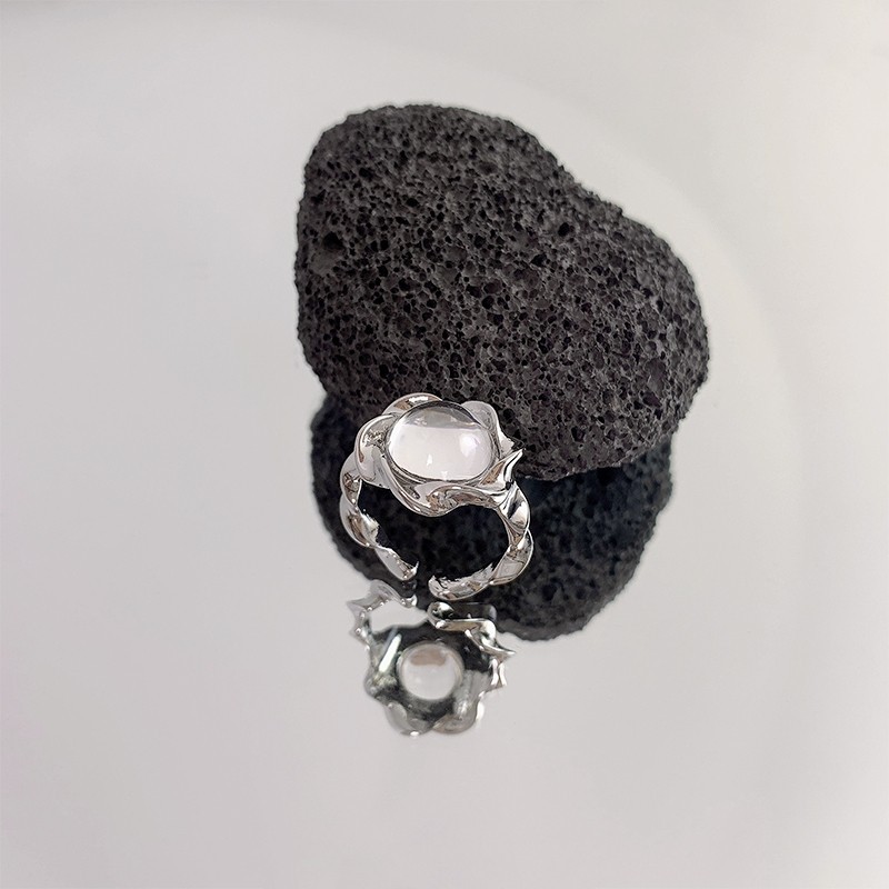 ins cold style spiral edge round stone open ring for women, sweet and cool, niche design, simple and individual ring full figure