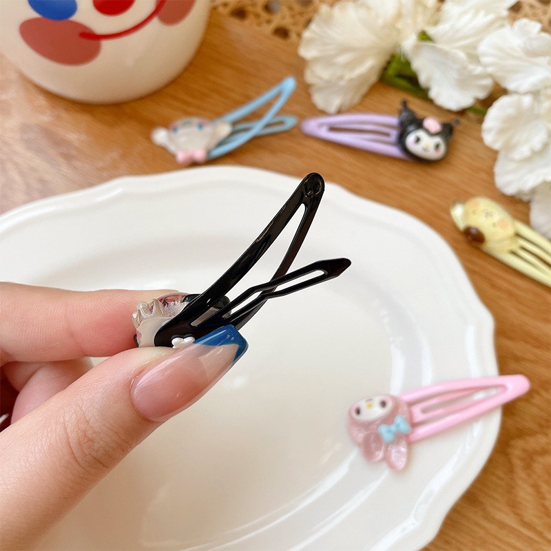 Spring cute cartoon bb clips, sweet hair clips, transparent plastic bangs, side clips, children's hair accessories wholesale, headwear for women Application Scenario