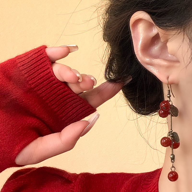 Chinese-style red cherry tassel earrings, unique design, forest-themed long earrings, elegant and high-end, retro earrings Specification drawing