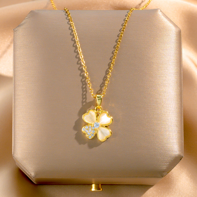 Korean InS-style high-end cat's eye four-leaf clover titanium steel necklace, a unique and exquisite zircon collarbone necklace for women full figure