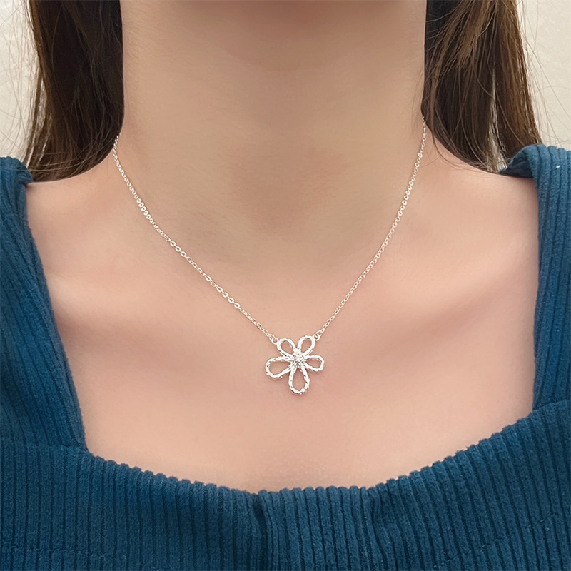 925 silver Korean version Instagram niche texture hammer patterned sunflower stud ring necklace collarbone chain Specification drawing