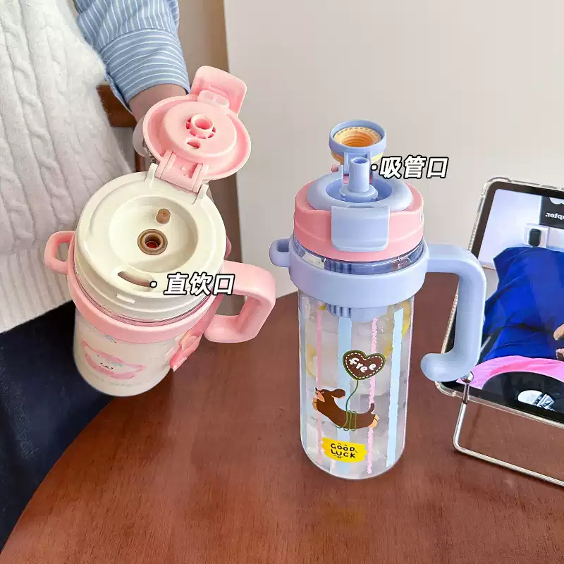 Large-capacity handle water cup, high appearance level plastic straw cup for girls, new summer tea-making style, desktop office ice cup Application Scenario