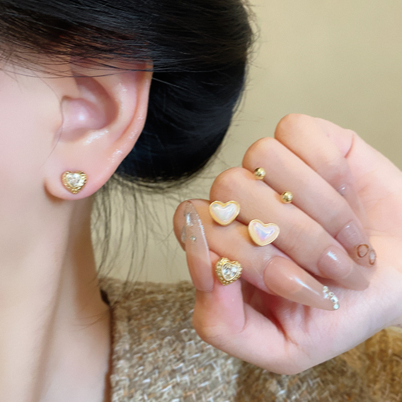 Korean-style high-end heart-shaped set earrings for women's autumn and winter, versatile and unique, simple earrings wholesale details Picture
