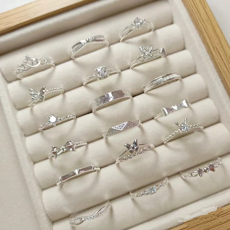 In 2024, the new style of the index and middle fingers features a unique and trendy Japanese and Korean style. The adjustable finger is simple and mixed with a plain silver ring for women full figure