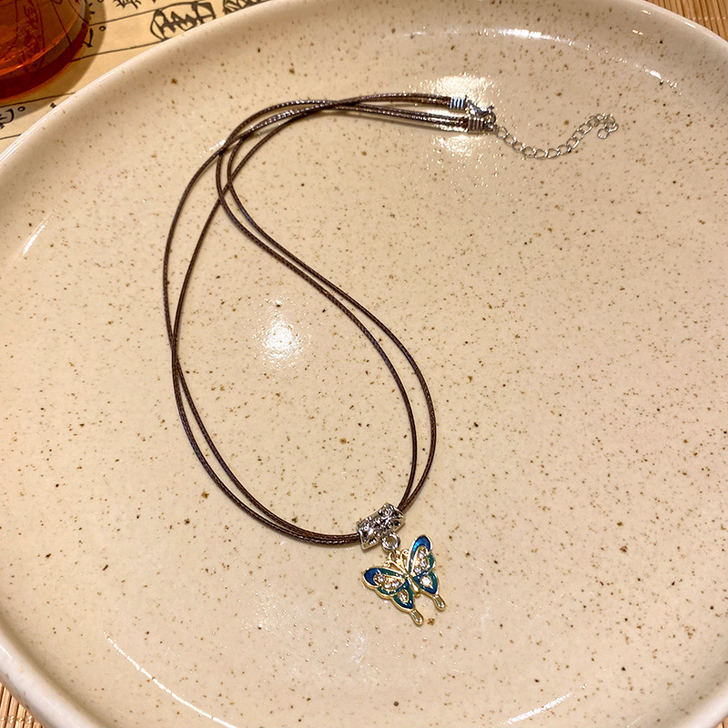 Ethnic-style retro butterfly pendant necklace, niche design, high-end, sweet and cool style, spicy girl collarbone chain necklace accessory Application Scenario