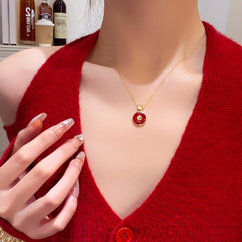 Ankela Red Peace Pendant Necklace for Women's autumn and winter, fashionable Fu brand collarbone chain, high-end and retro, versatile necklace trend full figure