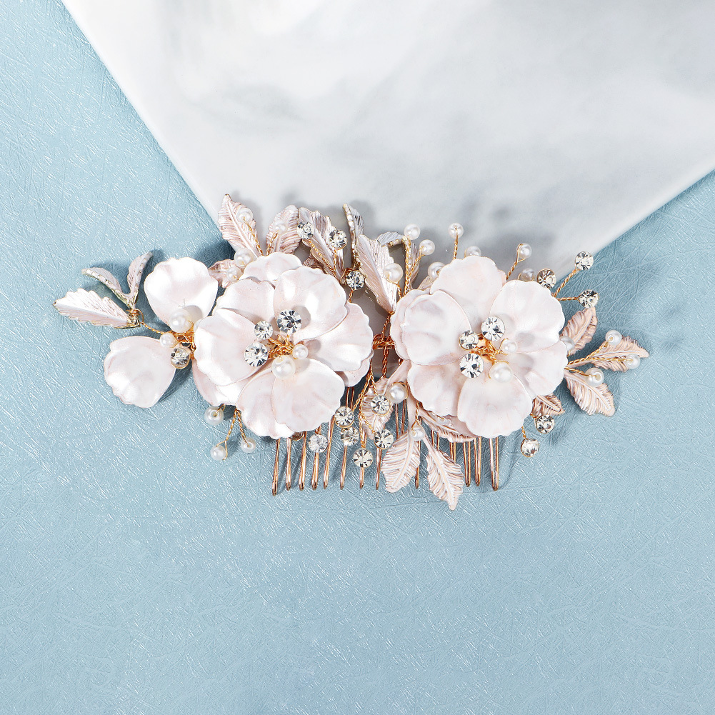 European and American high-end wedding accessories, beautiful flower and pearl combs, elegant handcrafted rhinestone hair combs, bride's updo headwear Specification drawing