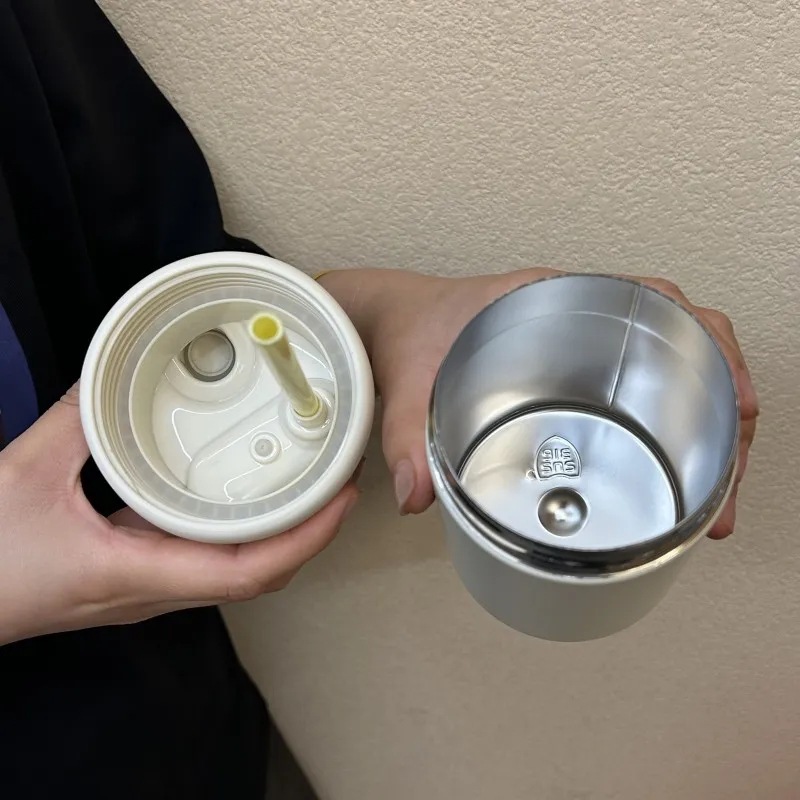 Autumn and winter stainless steel portable water cup for both men and women, high appearance level, insulated water cup with straw for direct drinking, dual-purpose travel cup Application Scenario