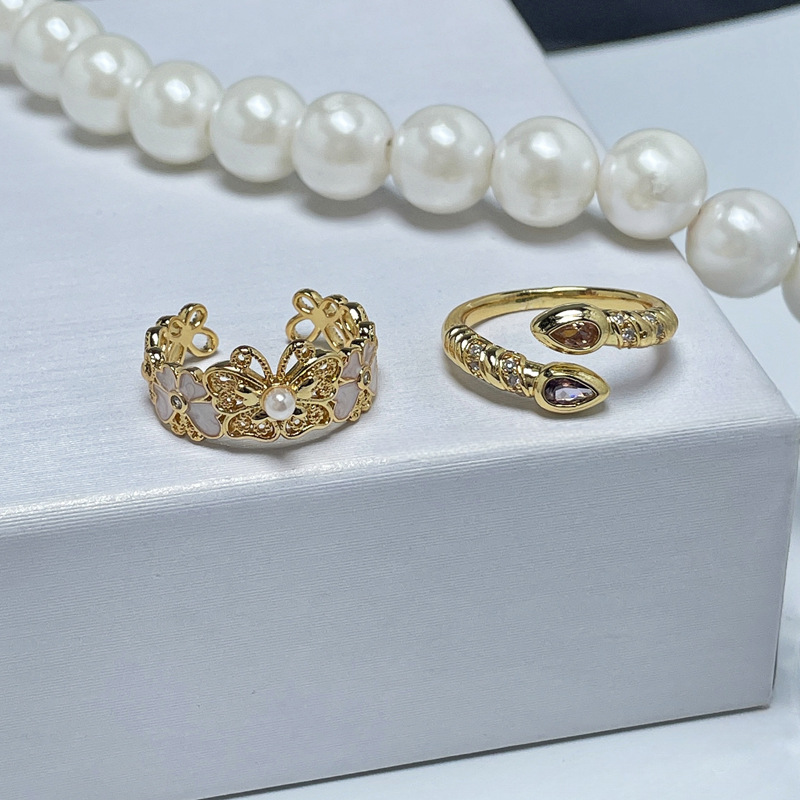 A fashionable mid-style double-stone water-drop zircon geometric open ring for women, a unique hollowed-out butterfly simple and versatile ring full figure