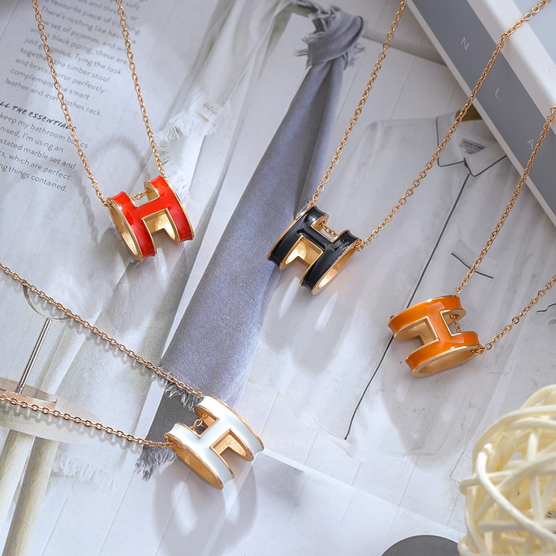 Korean style H-letter pendant, ins trendy light luxury resin titanium steel necklace, female Internet celebrity high-end collarbone chain neck chain full figure