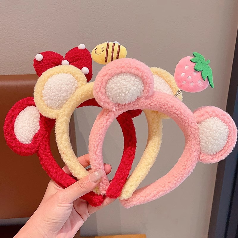It's strawberry! Plush hairband for women 2024 new autumn and winter sweet face-washing, hair-pressing, headband, hair clip, hair tie and headwear details Picture