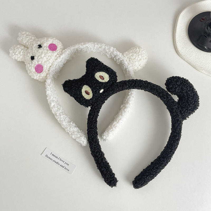 Cat-shaped plush hairband, cute cartoon facial cleansing headband for women, 2022 new anti-slip pressure hairpin, versatile for autumn and winter Application Scenario
