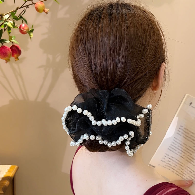 French Hepburn style pearl flower hair bands, high-end mesh large intestine hair ties, adult women tied in ponytails, popular hair ties and hair accessories Application Scenario