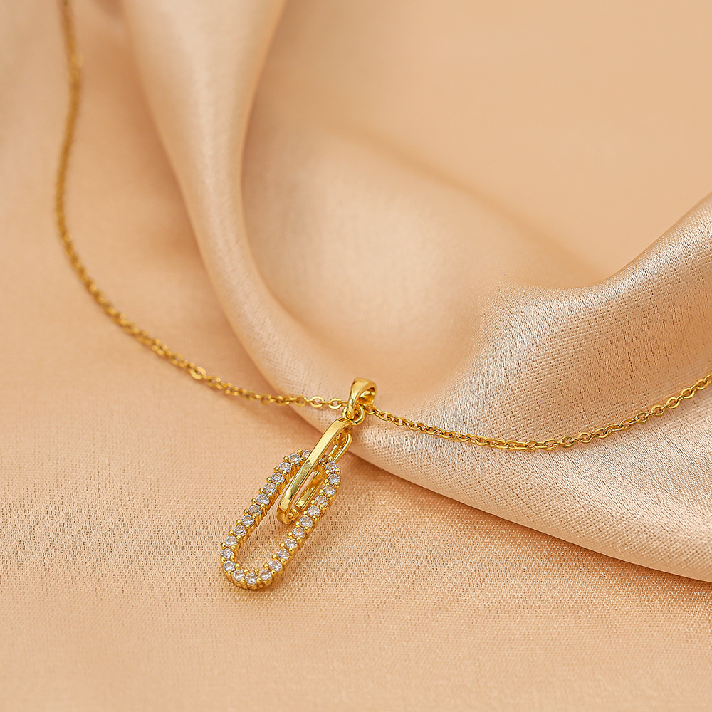 European and American fashionable geometric paperclip pendant with zircon titanium steel necklace, women's light luxury, versatile and popular online accessory Application Scenario