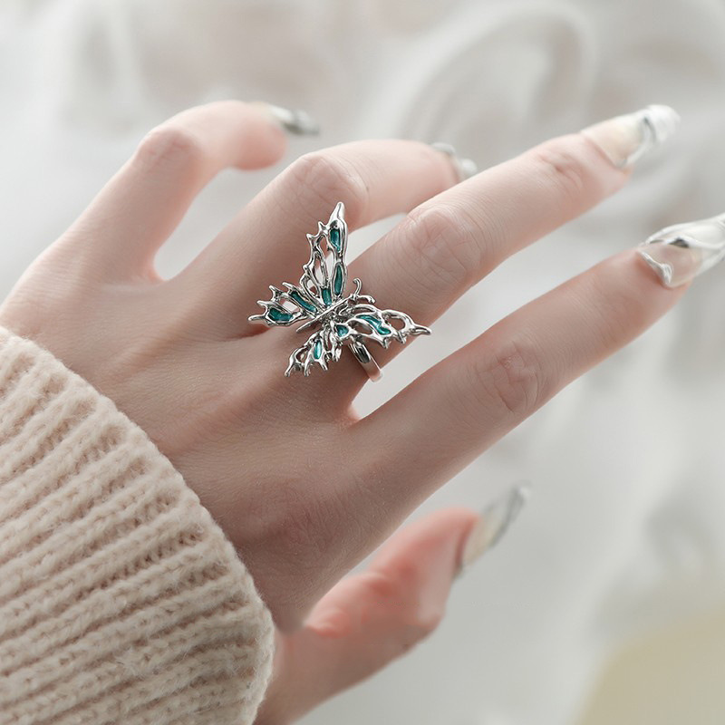 This is a niche design with a hollowed-out butterfly and a gradient glaze opening ring. It exudes a sense of sophistication, simplicity, individuality, and coolness Application Scenario
