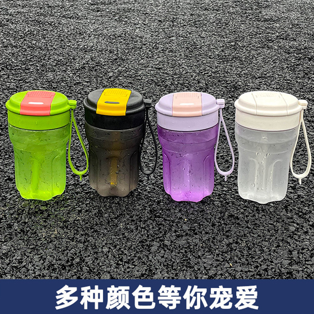 Simple coffee cup with straw, portable for office use, adult plastic cup, summer sports couple gift, casual water cup details Picture