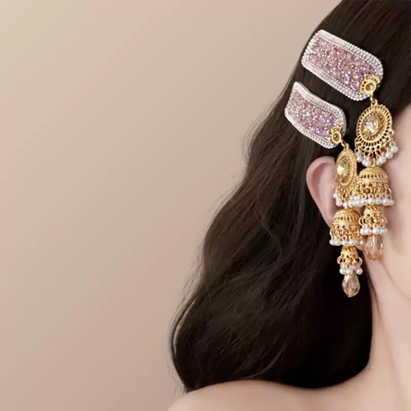 The same silver tassel bell-shaped hair accessory and headwear as Yi Mengling, ethnic style hair clips, bangs clips and high-end hairpins details Picture