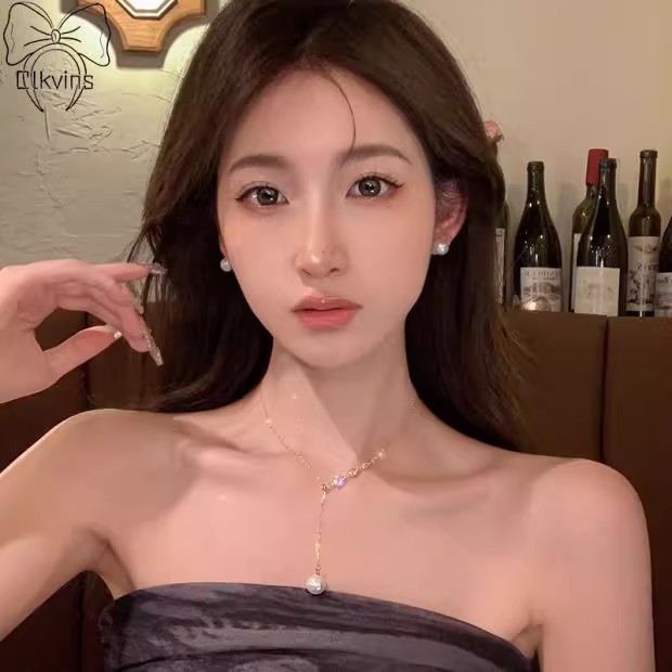 Pearl tassel necklace, a new and popular autumn and winter accessory for women in 2025, is a light luxury and niche collarbone chain with a high-end look details Picture