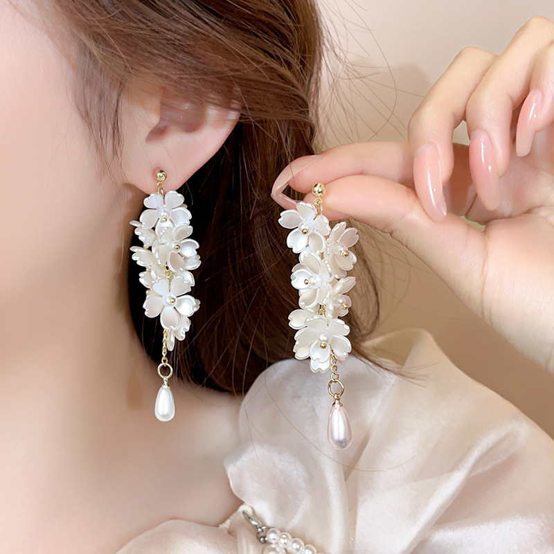 Super ethereal and elegant flower pearl long stud earrings, French light luxury fashion earrings, artistic style, sweet and versatile earrings for women details Picture