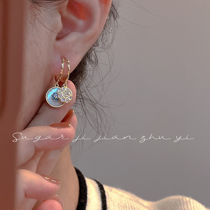 The Daughter of the Sea earrings, retro style, geometric round stud earrings, light luxury, niche, new trendy and high-end earrings wholesale Application Scenario
