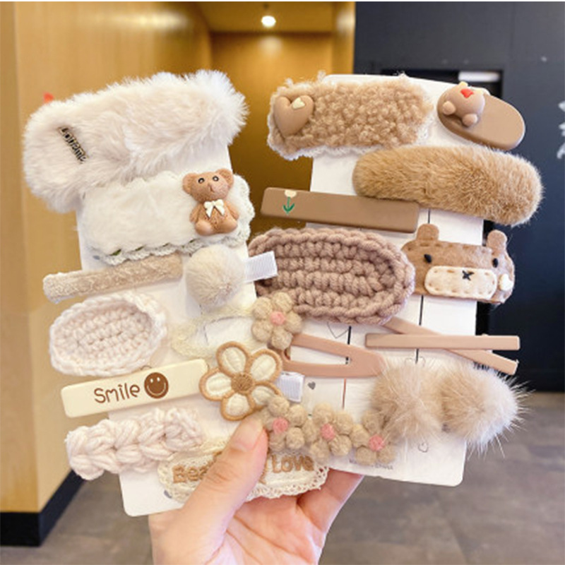 Autumn and winter plush hair clips, a popular 2022 new style bangs side clip headwear, children's hair clips, cute female clips full figure