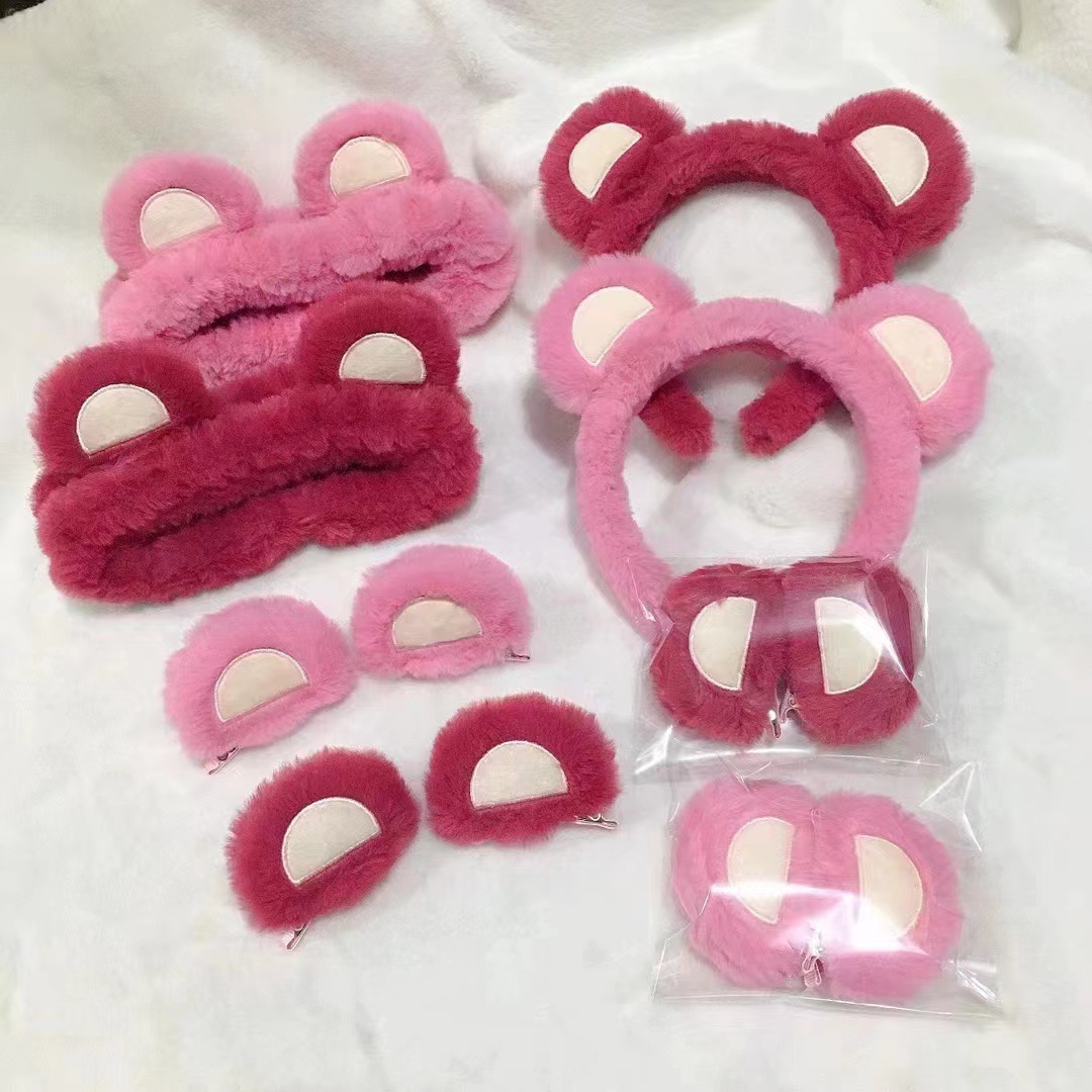 Strawberry Bear plush hairband for women's autumn and winter face washing, hair pressing and anti-slip hairpin 2022 New style popular cat ear headband Specification drawing
