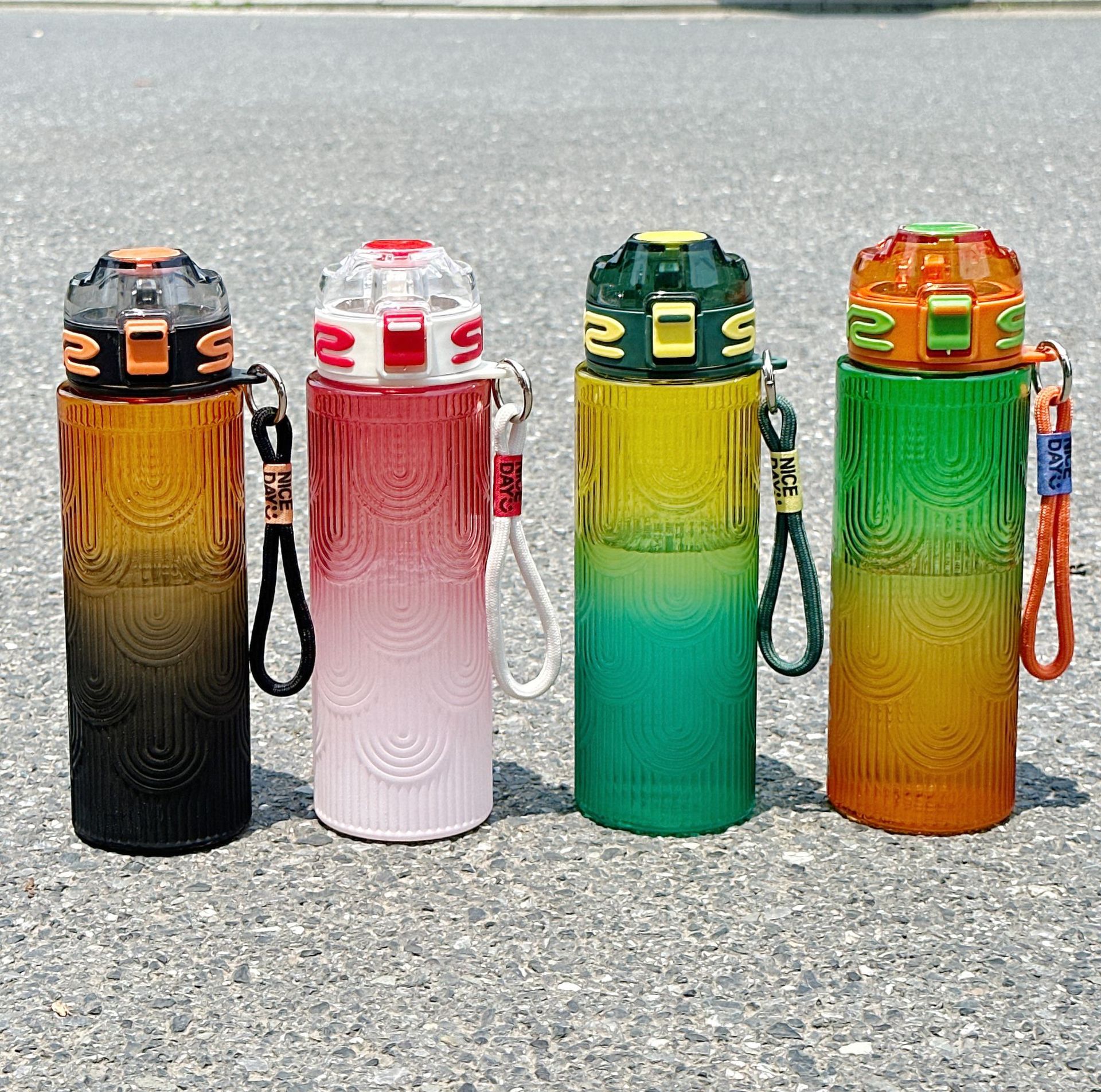 New sports water cup, trendy texture, portable hand-held plastic cup, large-capacity gradient color with scale, direct drinking cup details Picture