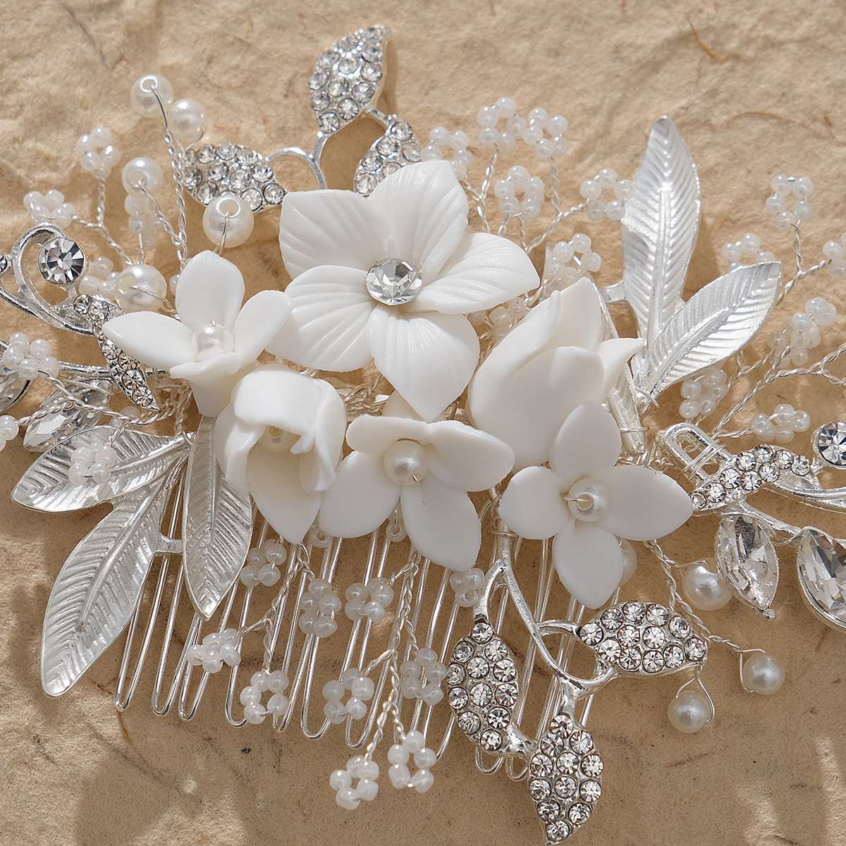 Mianino's new Mianino beaded hair comb, Korean-style handcrafted ceramic flower arrangement comb, bridal dress accessories and headwear Application Scenario