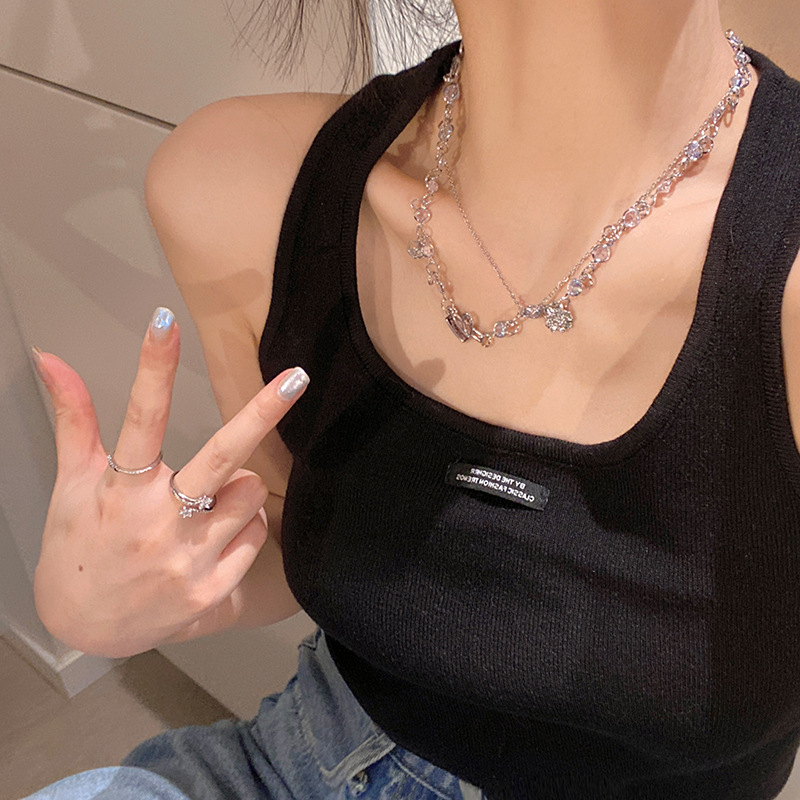 A sweet and cool girl wears a heart-shaped titanium steel necklace. A cold and elegant girl has a zircon collarbone chain and a fashionable and individual necklace Specification drawing