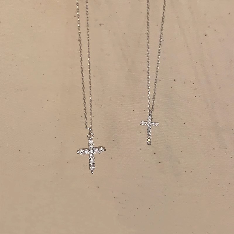 Full diamond cross necklace, sweet and versatile for women, in an ins style, light luxury and niche design, fashionable collarbone chain batch Application Scenario