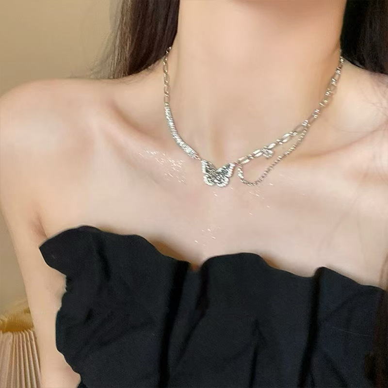 New cross-border black zircon butterfly necklace for women, summer collarbone chain, New Year's necklaces, with a unique and high-end feel Application Scenario