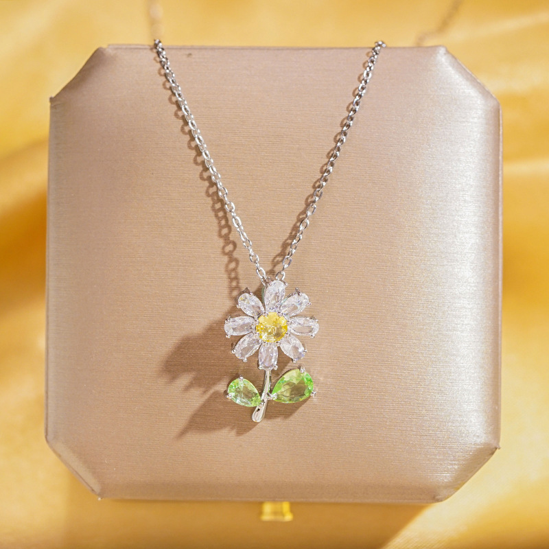 A genuine gold electroplated crystal zircon sunflower necklace with a unique design sense for women, a light luxury collarbone chain, and a versatile titanium steel accessory details Picture