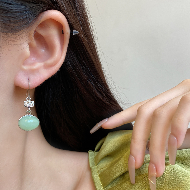 New Chinese-style ancient-style faux chalcedony earrings, women's fashion design sense, retro charm, sparkling diamond ear hook style earrings wholesale Application Scenario