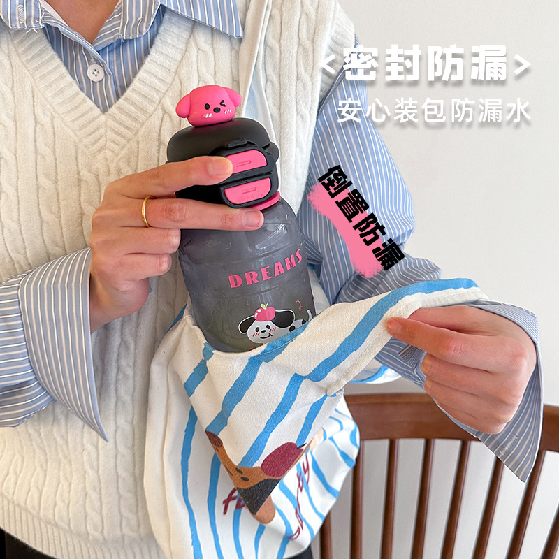 Wholesale of cartoon doll plastic cups, creative one-lid double-drinking straw cups, outdoor portable hand-held school water cups Specification drawing