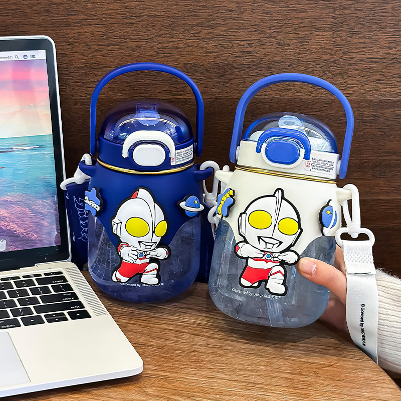 Ultraman children's tritan water cup, large-capacity plastic cup for boys, portable and shock-resistant outdoor slanting water bottle for students details Picture
