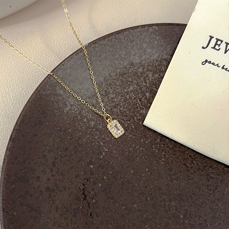 2024 Bestseller Square Super Flash Zircon necklace, women's light luxury and niche style new rock sugar neckchain collarbone chain full figure