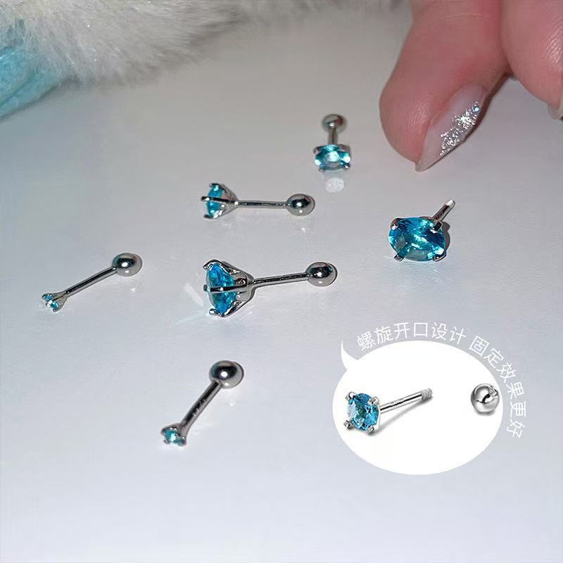 The sparkling blue zircon ear bone stud features a niche design with a simple and elegant screwing effect. It is the same style as the popular earrings and earrings details Picture