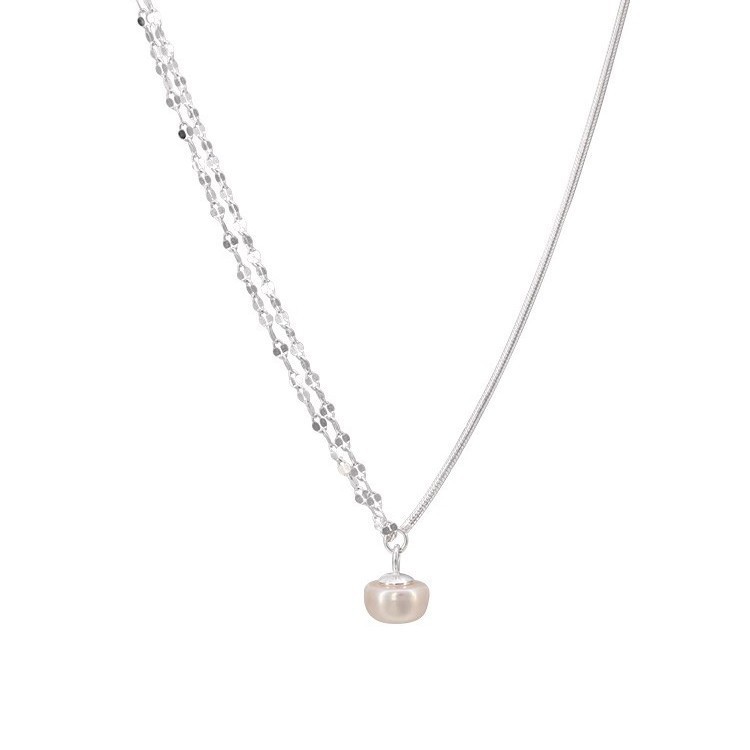 The pearl pendant necklace is a new summer style for girls. It has a cool and elegant collarbone chain and is versatile. It's a trendy accessory for layering Item Picture