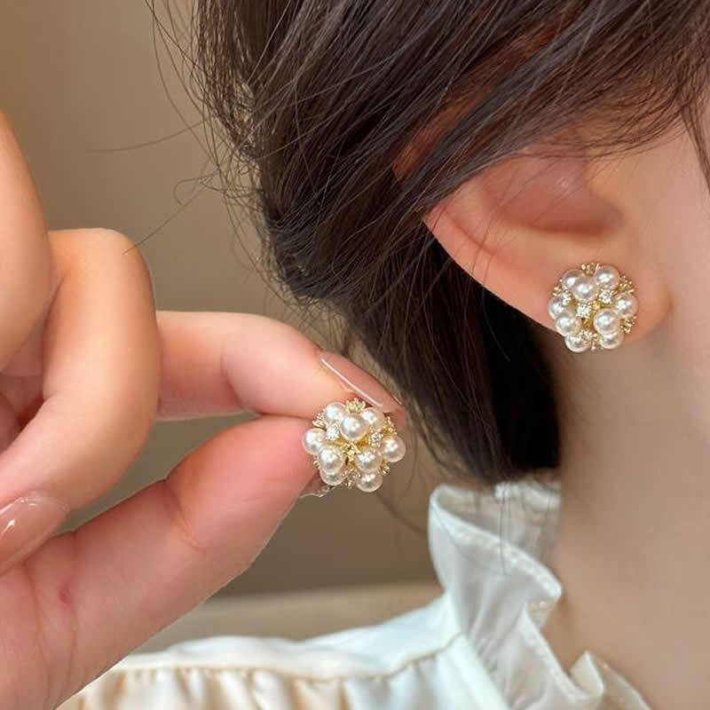 Light luxury, high-end, elegant and grand pearl flower stud earrings, unique women's earrings, exquisite commuting round face earrings details Picture