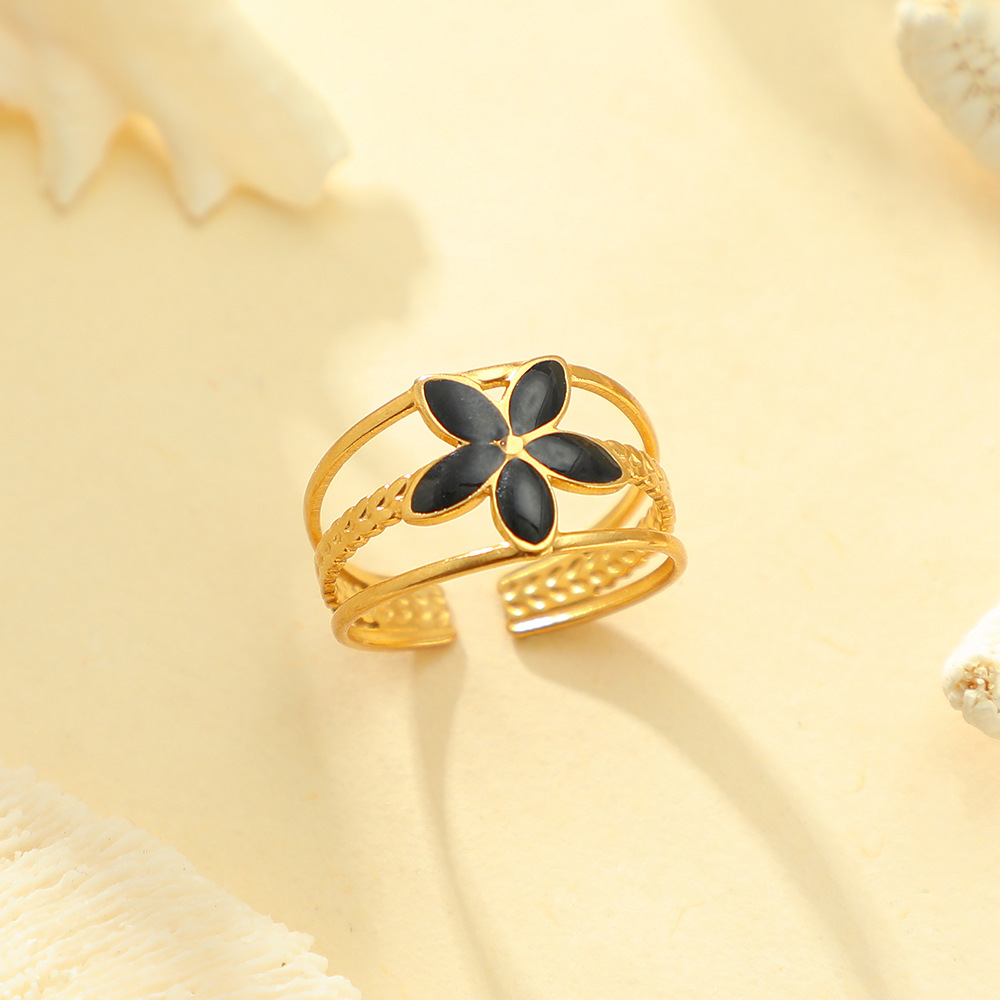 A simple white oil-dripping stainless steel ring from Europe and America for women, exuding a sense of light luxury and sophistication. It does not fade and is an oil-pressed open ring bracelet Application Scenario