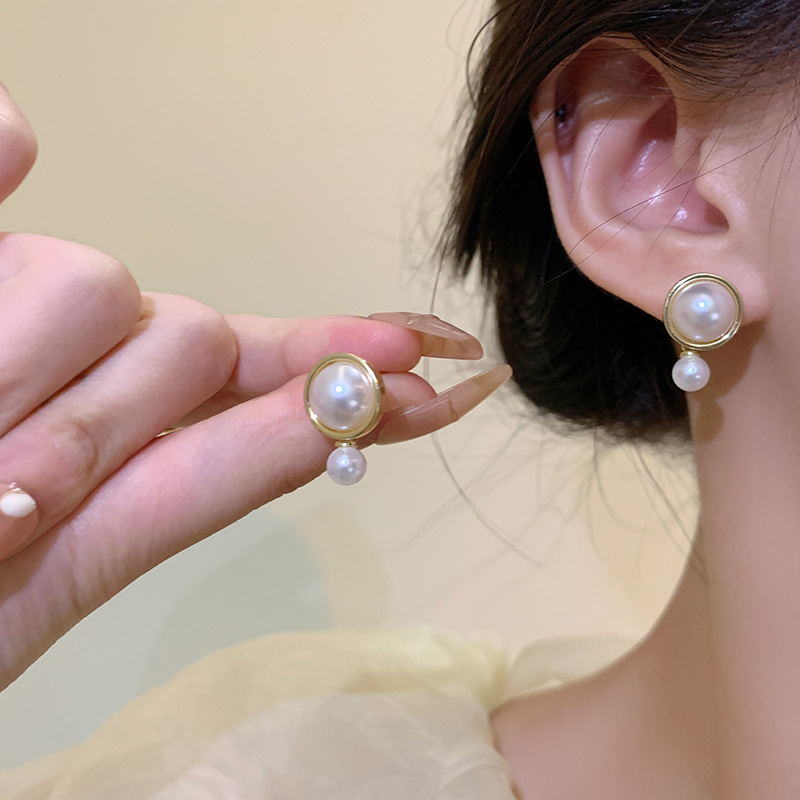 S925 Silver Needle Korean super fairy-like pearl stud earrings for women, fashionable and high-end, personalized and retro, popular online celebrity earrings wholesale details Picture