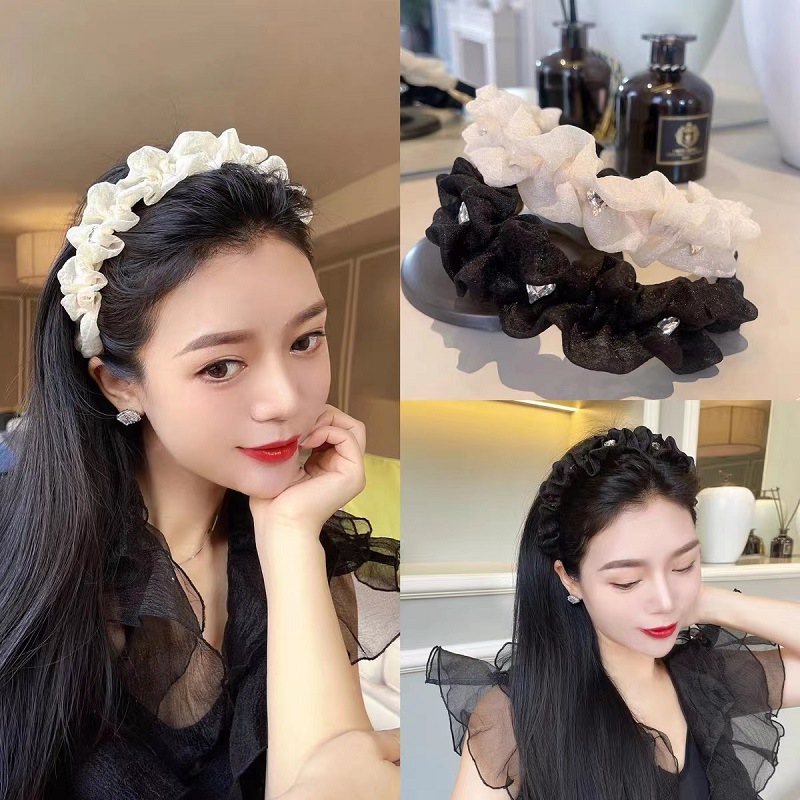 The new bubble-yarn pleated hair band, heart-shaped shiny rhinestone pressure hair band, exudes a sense of elegance and sophistication. Solid color hair clips and hair accessories Application Scenario