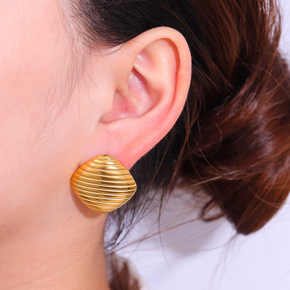 Ocean-style titanium steel ear studs for cross-border supply, anti-color fading, minimalist and niche European and American design, high-end and popular earrings Specification drawing
