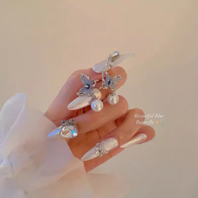 Dreamy gradient butterfly pearl earrings for women, exuding a sense of light luxury and sophistication, with a unique and exquisite stud. A versatile and elegant ear accessory Specification drawing