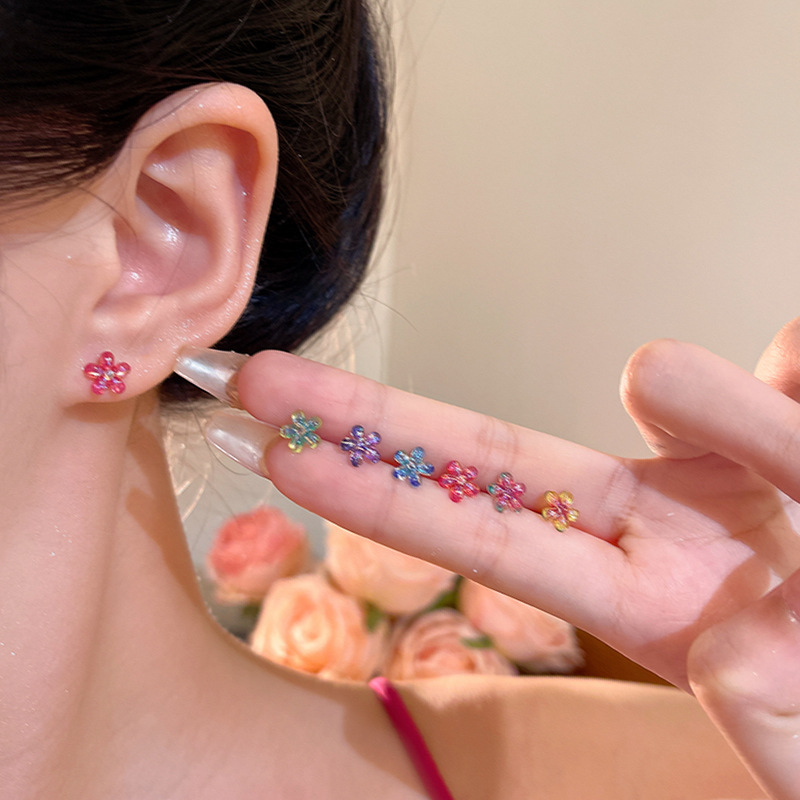 Colorful gradient mini small flower stud earrings, a new sweet and girlish summer set of earrings with a sense of design for women details Picture